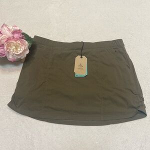 PRANA NWT Size XL Arch Skort Slate Green
